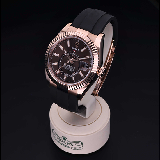 Rolex Certified Pre-Owned: Sky-Dweller, 42 mm, in Oro 18 CT.R, 2022, 326235 | A. Dupanloup