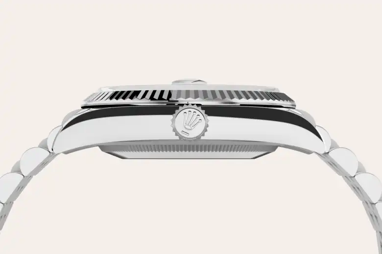 rolex M126234-0069   - Il quadrante blu vivo